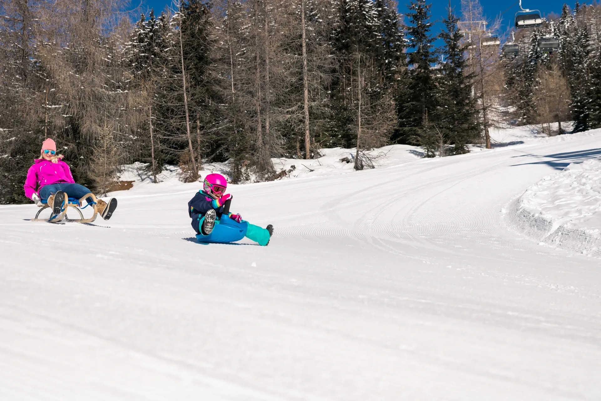 Rodeln mit der Familie auf dem Rodelhügel auf der Gerlitzen